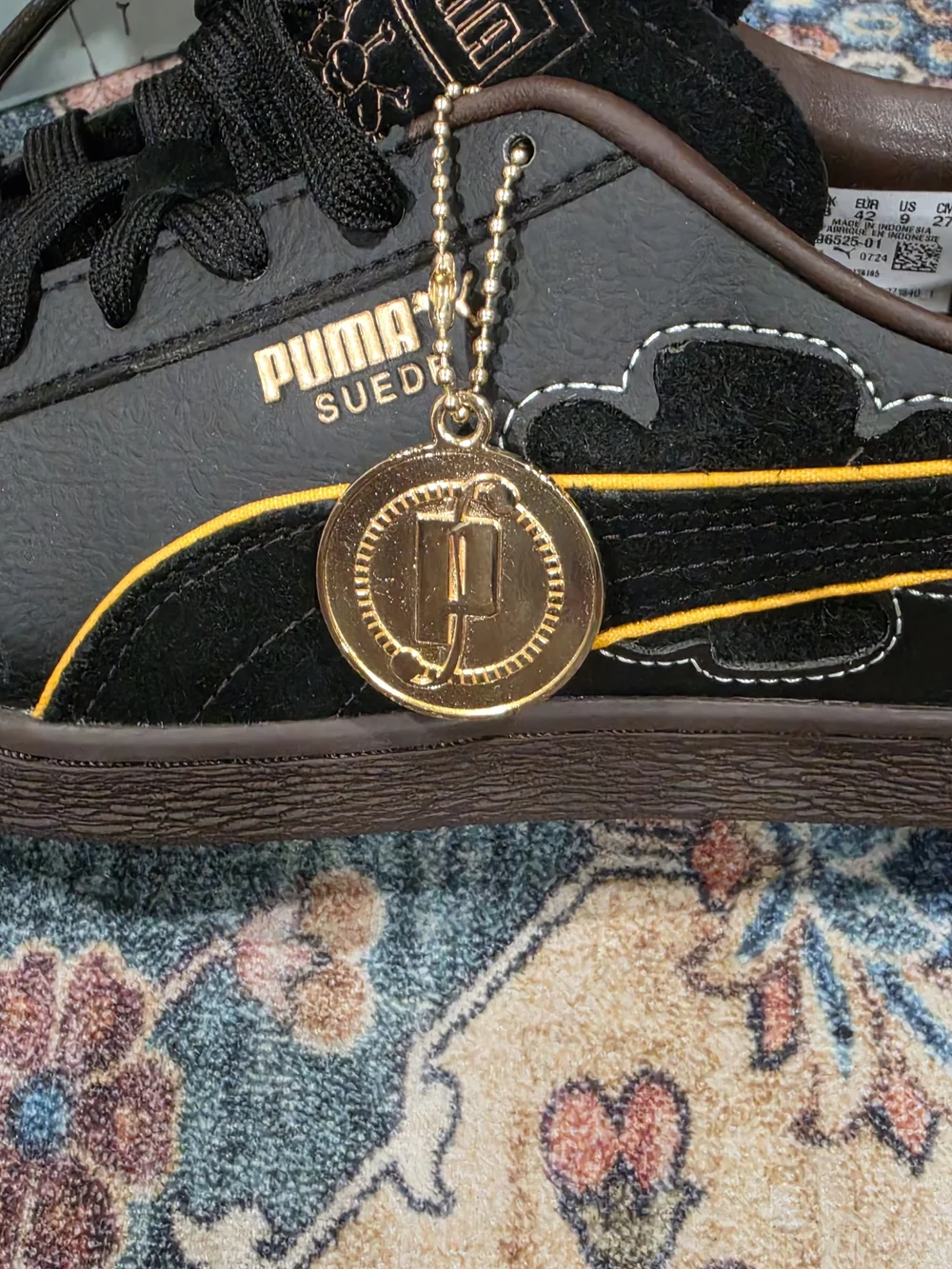 Puma 4 One Piece Suede Classic Men's Shoes in Black with Yellow Accent Size 9